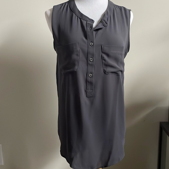 Women’s LOFT sleeveless blouse. Size medium - Picture 1 of 1